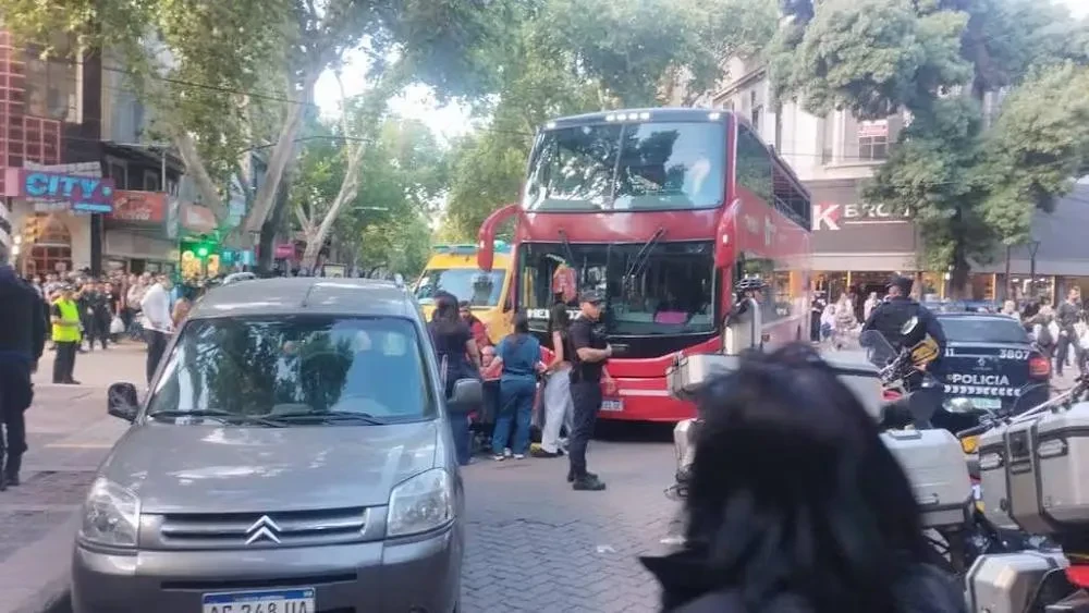 Murió una nena de 2 años tras ser atropellada por un colectivo turístico en Mendoza