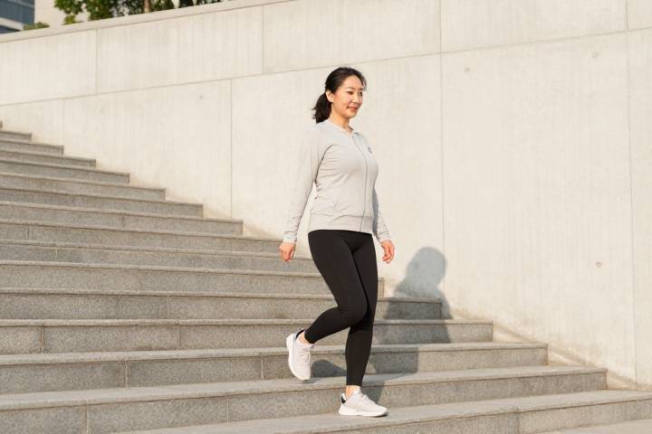 健康的に階段を利用する人々