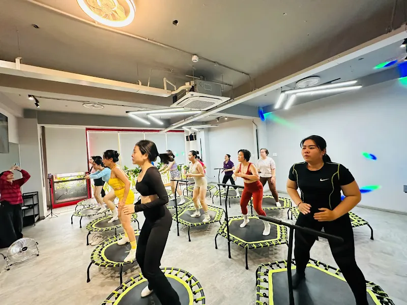 Không gian jumping 2