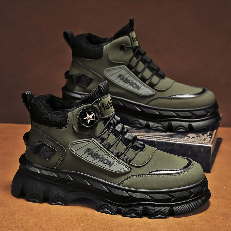 Insulated Men's Boots with Twist Closure