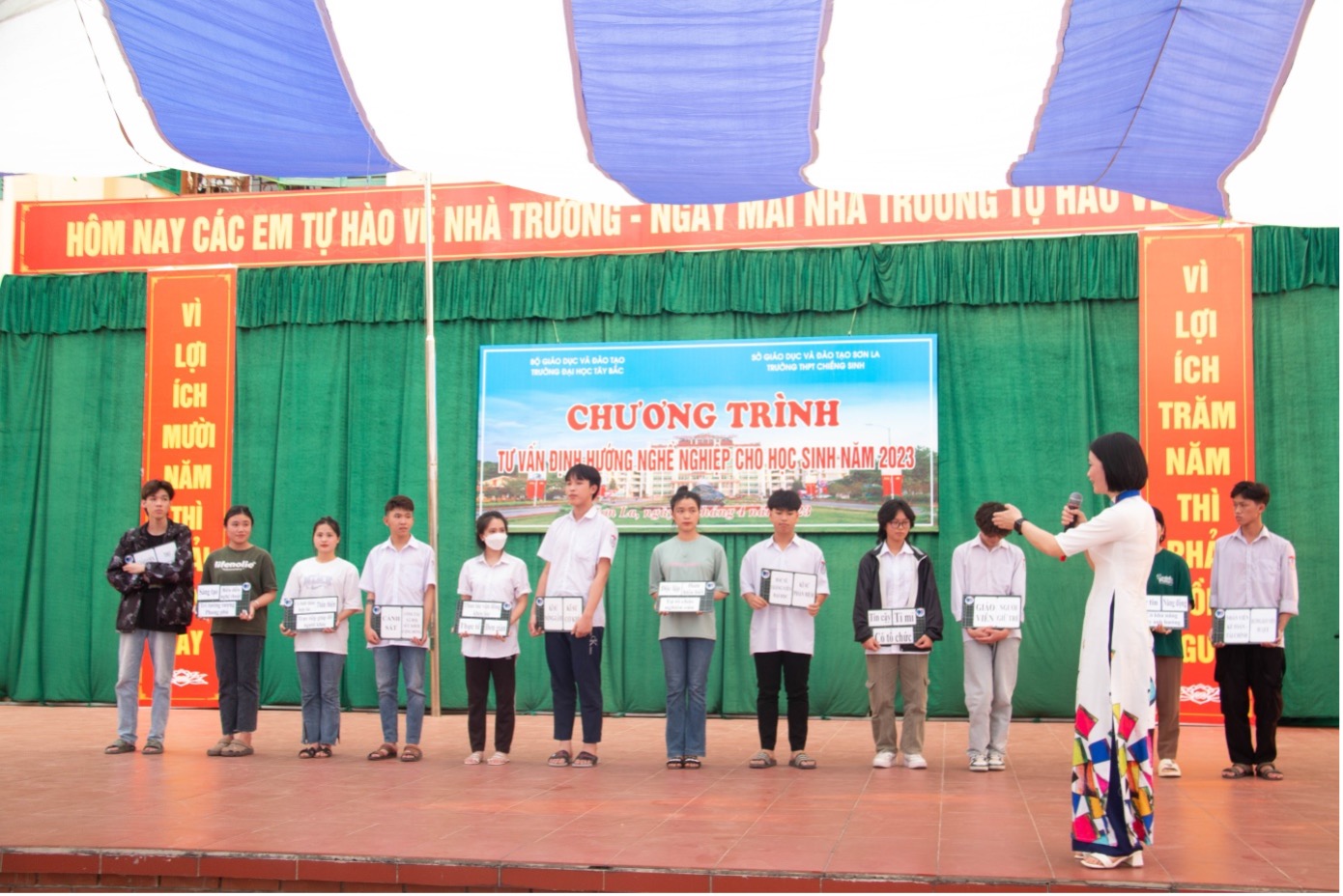 Trường Đại học Tây Bắc tổ chức Chương trình tư vấn định hướng nghề nghiệp cho học sinh một số trường THPT trên địa bàn tỉnh Sơn La