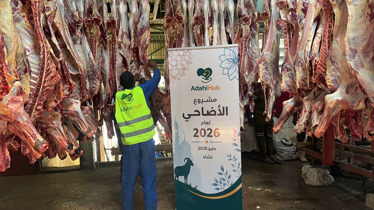 L'équipe AdahiHub distribue de la viande aux familles dans les zones rurales du Tchad