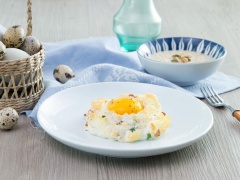 Nướng thêm khoảng 2-3 phút cho đến khi bánh chuyển màu vàng nâu là có thể dùng.