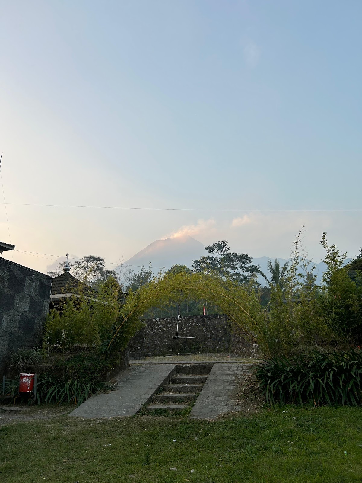Spot foto dengan latar Gunung Merapi — foto 5