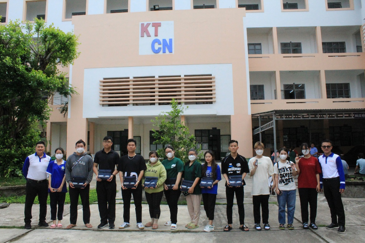 Những phần quà nhỏ xinh kỉ niệm cùng chương trình