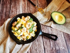Cho salad ra dĩa và thưởng thức. Salad tôm bơ trứng đơn giản, nhanh chóng và cực kì giàu chất dinh dưỡng rất thích hợp dành cho ai muốn giảm cân đấy. Còn chờ gì mà không nhanh chóng lưu ngay công thức lại nào.