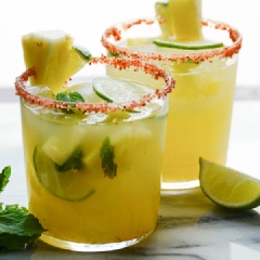 Mojito thơm bạc hà là loại đồ uống đẹp mắt, đơn giản lại rất tinh tế và đầy hương vị, phù hợp làm đồ uống cho các buổi tiệc tụ tập bạn bè, đồng nghiệp. Bạn hoàn toàn có thể tự pha chế một ly Mojito thơm bạc hà ngon "đúng điệu" ngay tại nhà với những nguyên liệu đơn giản và cách làm trên.