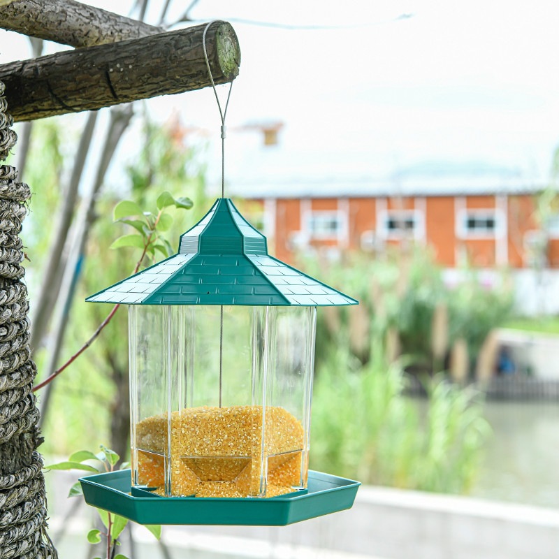 Wetterfestes Futterhaus aus Naturmaterial