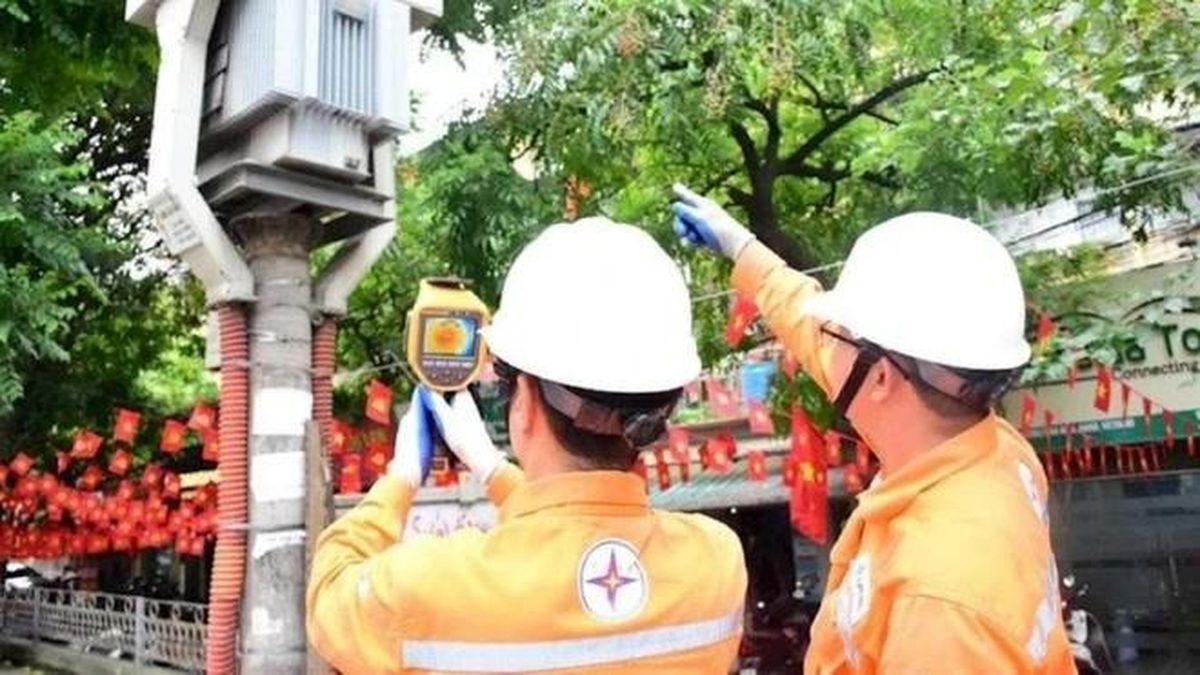 Khắc phục tình trạng mất điện giữa nắng nóng đỉnh điểm - Đài Phát thanh và truyền hình Hà Nội