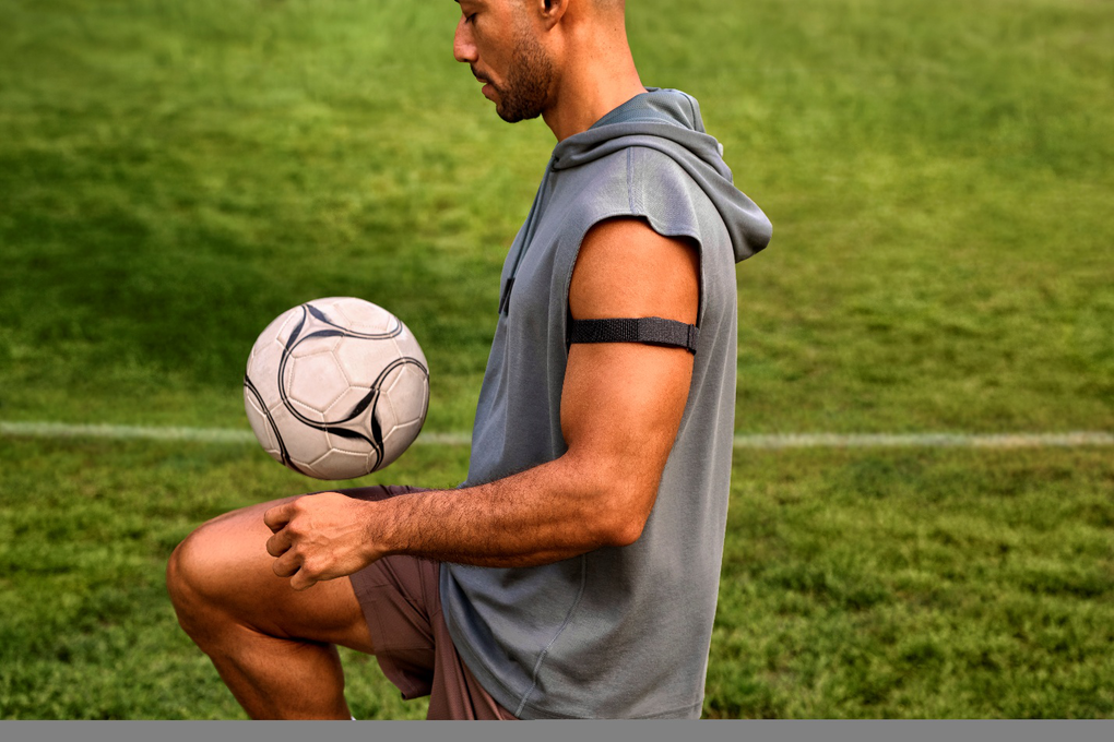 Người dùng có thể đeo thiết bị ở cổ tay hay bắp tay tùy vào nhu cầu sử dụng. Ảnh: Garmin