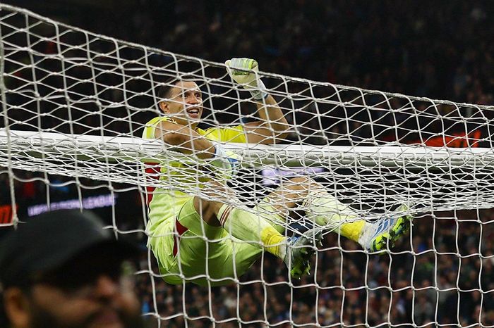 Màn ăn mừng hoang dã của Emiliano Martinez - Tạp chí Tri thức