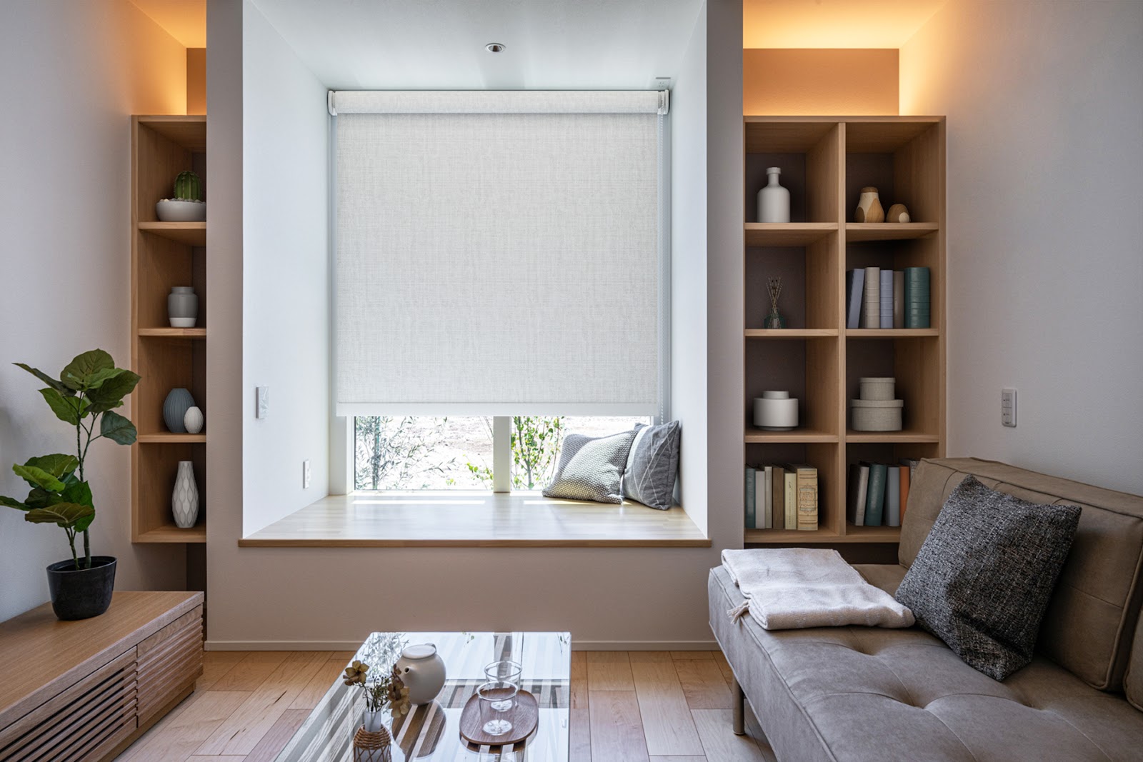 日中の照明の様子、STEP01：ナチュラ、STEP2：ヌック、STEP3：ロールスクリーン