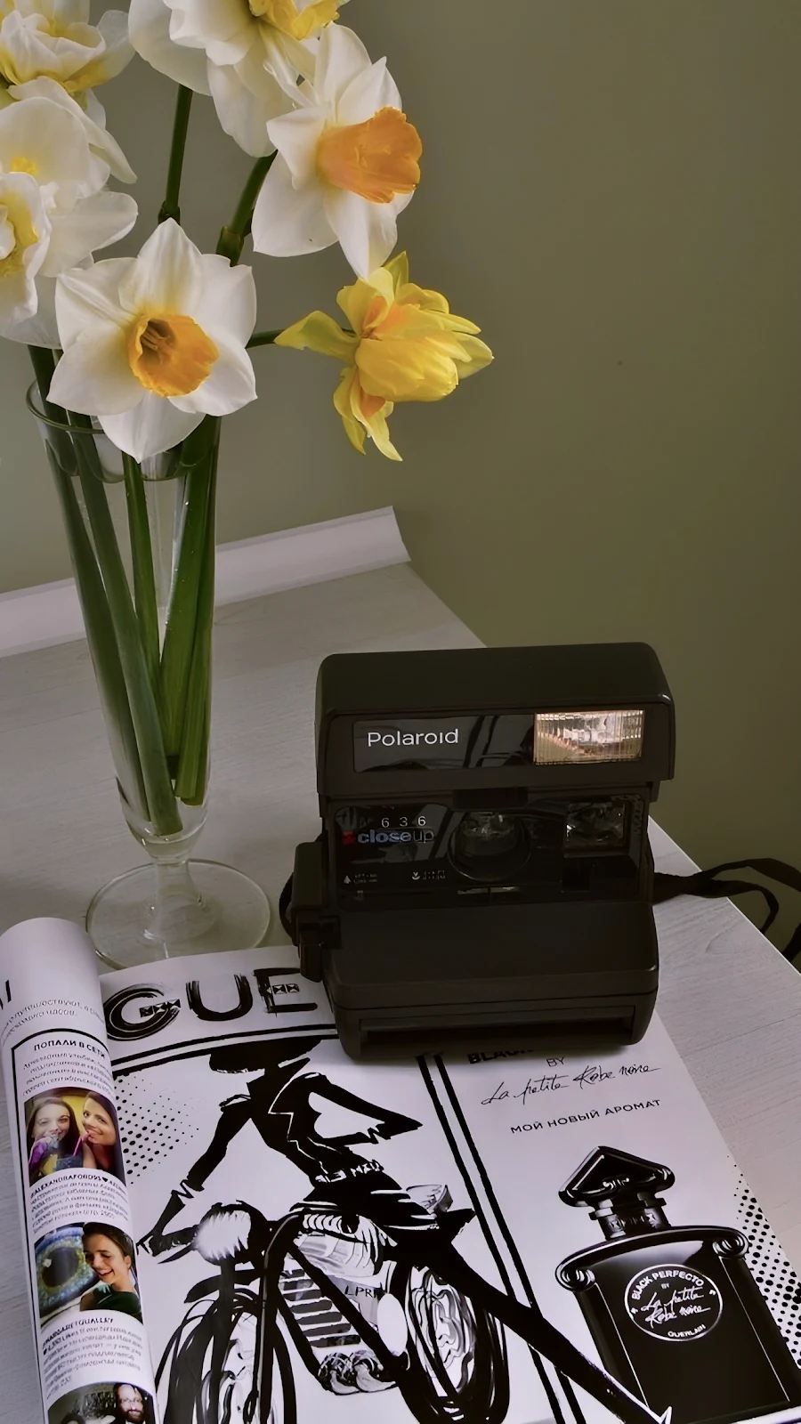 Polaroid Camera Next To Daffodils - Still Life Photography Full HD iPhone Wallpaper (1287x2288)
