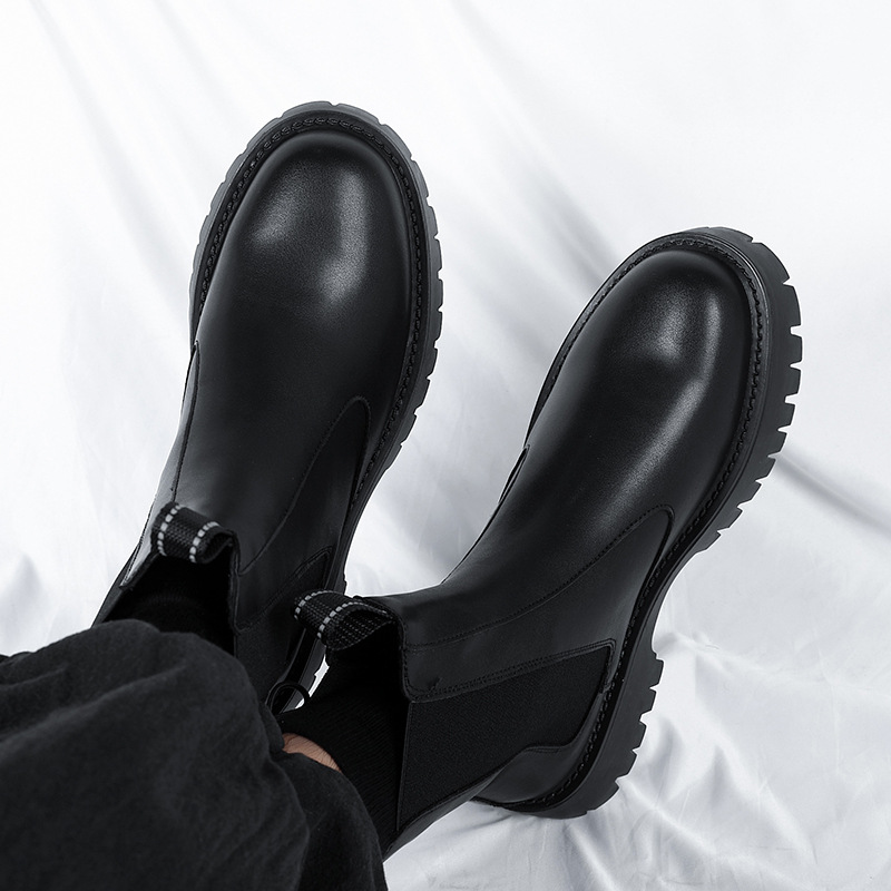 Sturdy Chelsea boots with platform sole