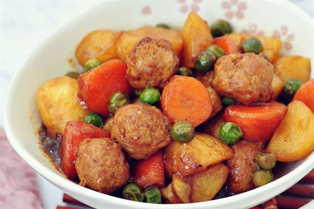Thịt Viên Om Rau Củ