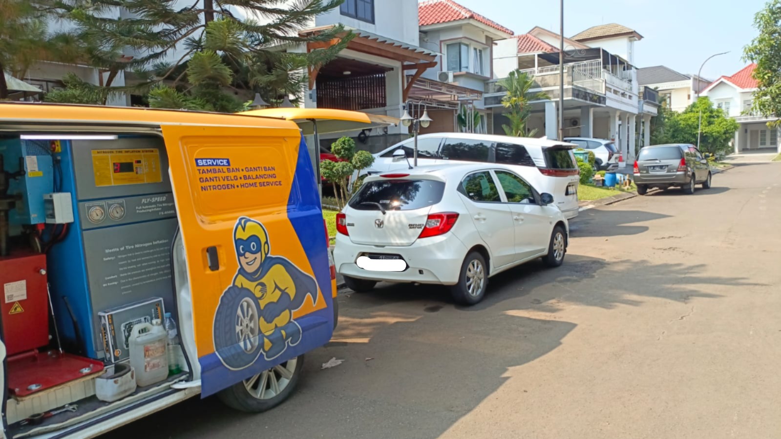 Dokumentasi Penanganan Darurat Lapangan Otomax x Otozip - Jasa Tambal Ban Mobil Jakarta Utara 24 Jam, Bisa Dipanggil ke Lokasi