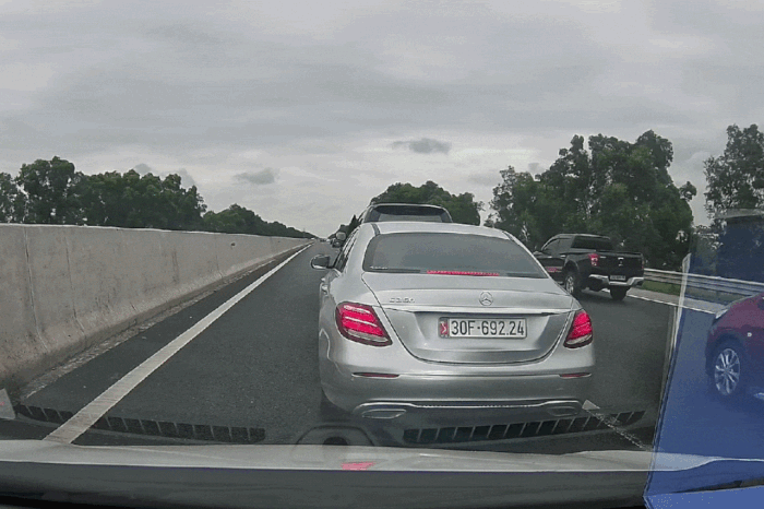 Clip: Tài xế tạt đầu xe khác, dừng giữa cao tốc để cãi nhau - Báo Tiền Phong