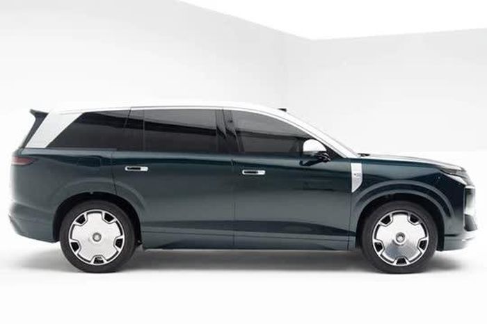 SUV hạng sang dài hơn 5,3 mét, công suất 544 mã lực, giá gần 1 tỷ đồng - Tạp chí Doanh Nghiệp Việt Nam