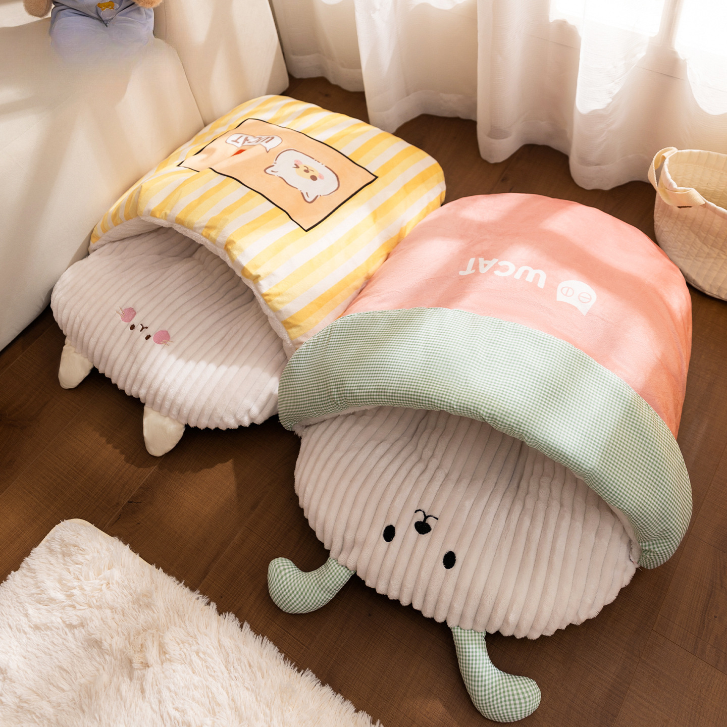 Cat sleeping bag with bear motif, warming