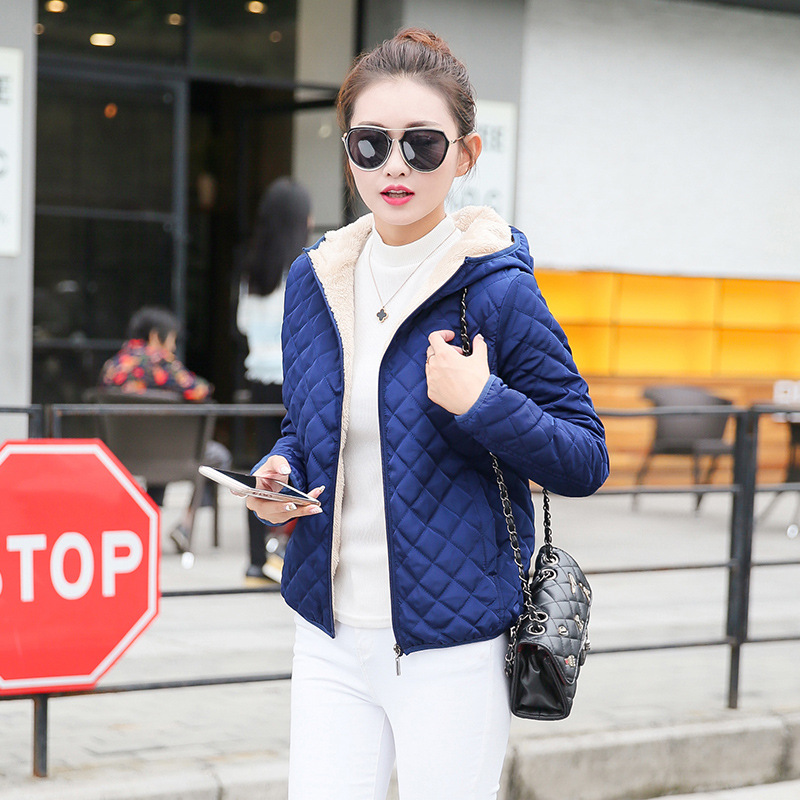 Short women's puffer jacket with lamb fleece lining