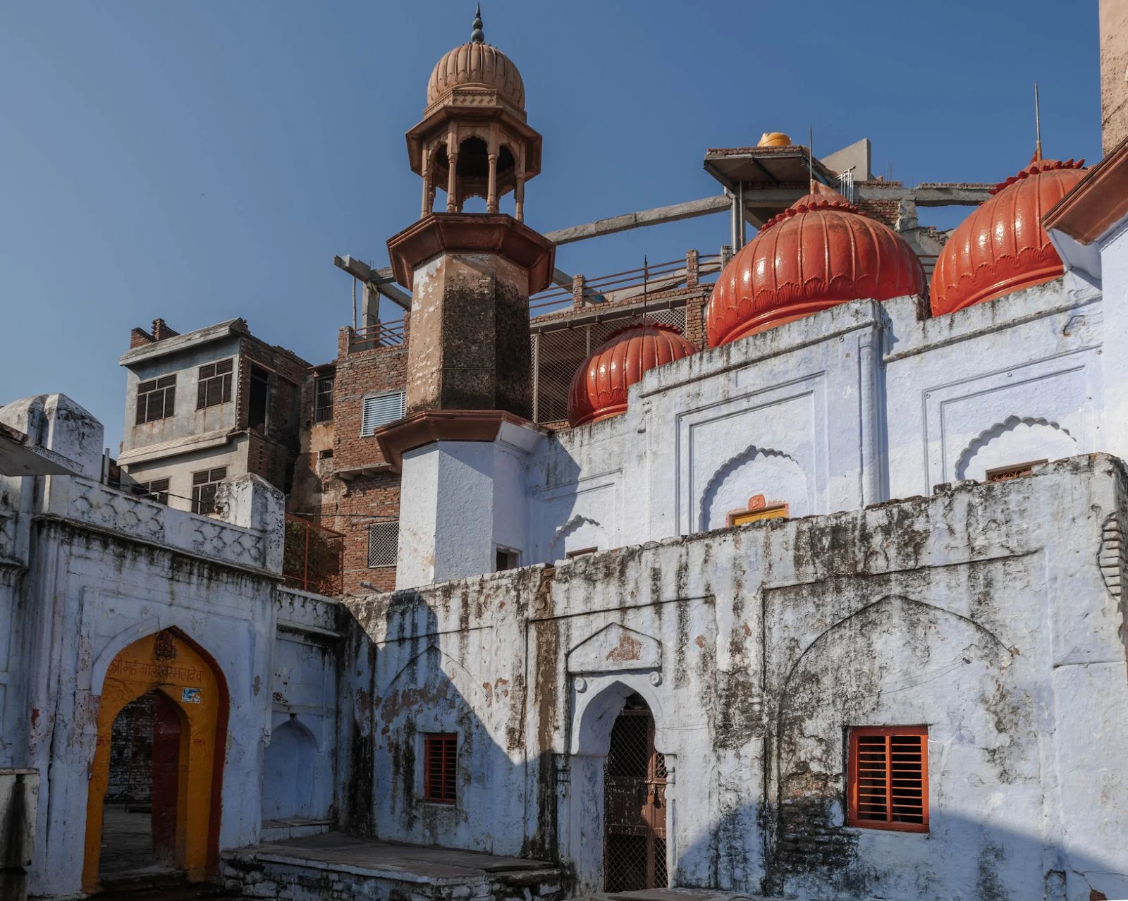 Is Sant Kabir Nagar safe for solo and family travelers?