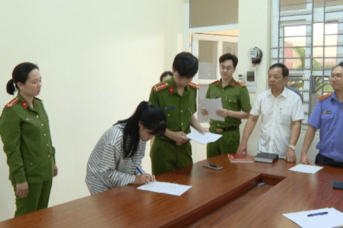 Khởi tố 2 nữ sinh đánh bạn trong nhà vệ sinh của Trường nghề Việt - Xô số 1 - Báo Sài Gòn Giải Phóng