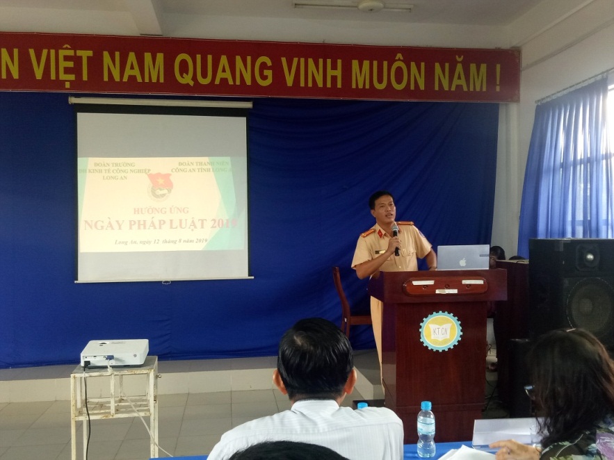 Trung tá Nguyễn Hữu Nghĩa – Phó Đội trưởng Phòng Cảnh sát Giao thông – Công an tỉnh Long An thông tin về tình hình an toàn giao thông