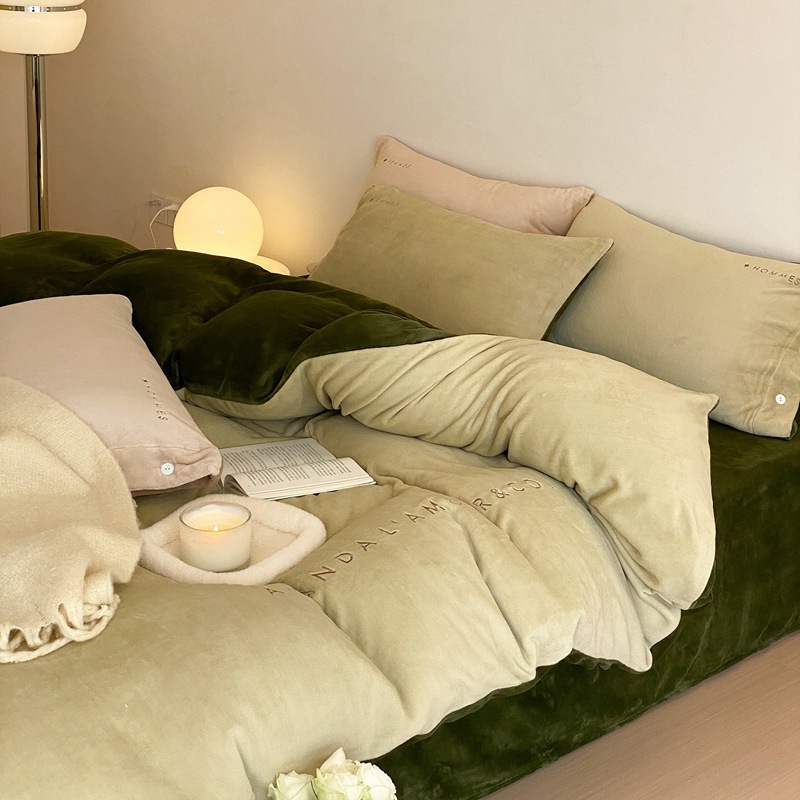 Luxuriöses Milchfaser-Fleece Bettwäsche-Set mit Stickerei