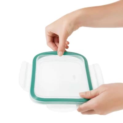 Refractario de vidrio OXO Good Grips® Smart Seal con tapa de 8 tazas