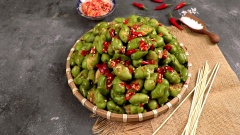 Món cà na đập muối ớt, kết hợp giữa vị chua chua của cà na cùng với vị cay nồng mặn mặn ngọt ngọt từ muối ớt. Là một món ăn vặt phù hợp để ăn vặt vui miệng hằng ngày khi tán dóc cùng bạn bè cũng như cuối tuần ở nhà cày phim. Hãy cùng Cooky thực hiện món ăn vặt rất hấp dẫn này nhé!