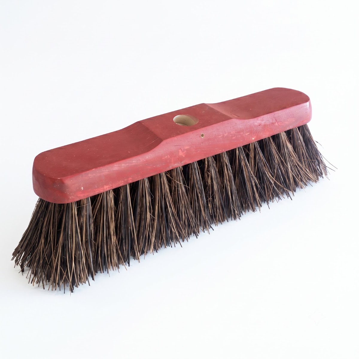11.5'' (60MM) SADDLE RED PAINTED BASSINE BROOM