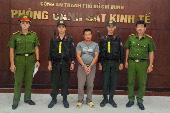 Video Công an TP.HCM khởi tố người đàn ông nuôi chim công - Báo Pháp Luật TP.HCM
