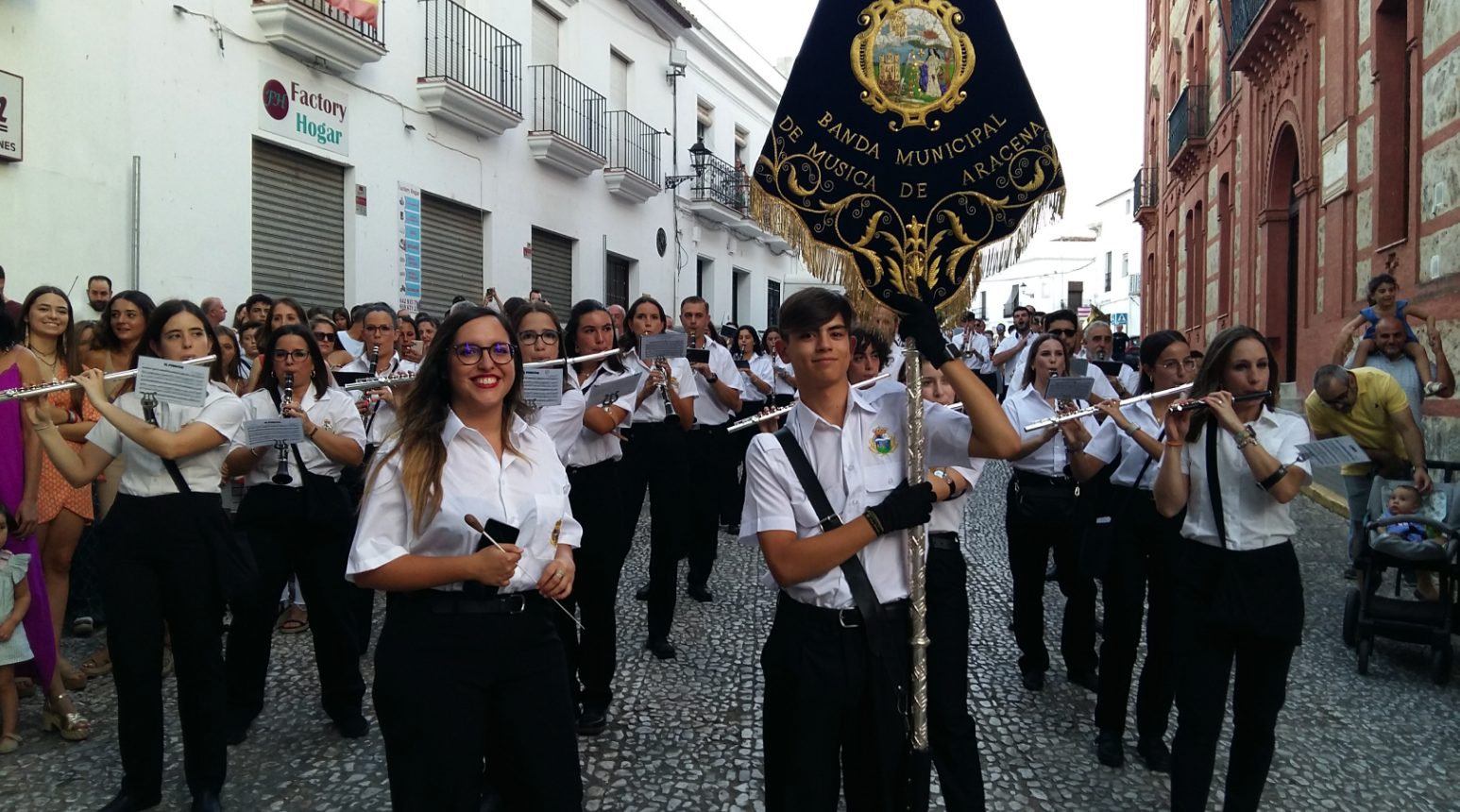 Banda Municipal de Música de Aracena performing together during the Feria procession.