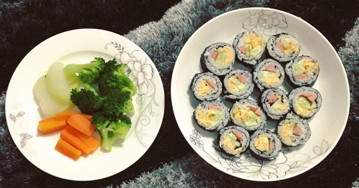 Cơm cuộn
Rau củ luộc ✌🏻