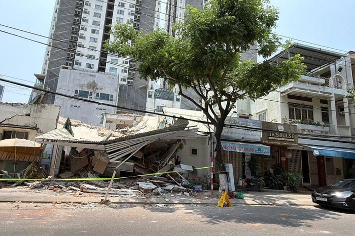 Ớn lạnh hiện trường tháo dỡ công trình gây sập nhà dân ở Đà Nẵng - Báo Tiền Phong