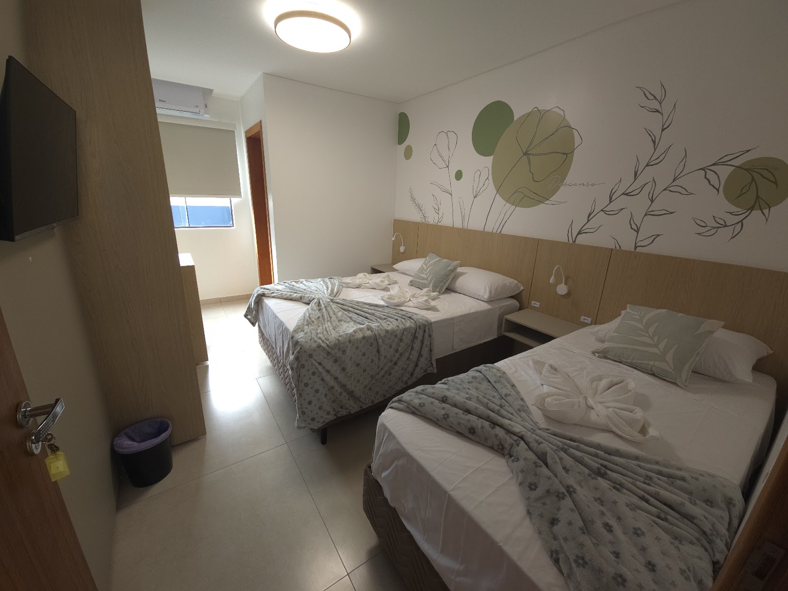 Quarto Triplo com cama casal e viuva no PENHA QUALITY HOTEL