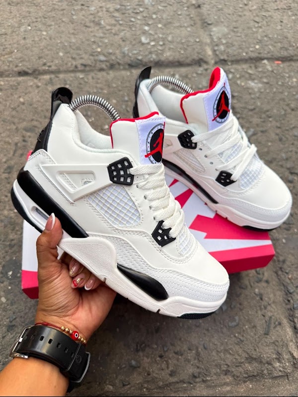 Jordan 4 Blanco Negro