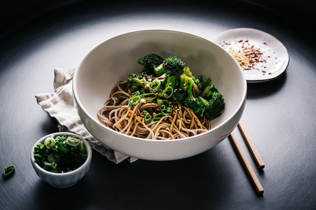 Mì Soba Trộn Bông Cải
