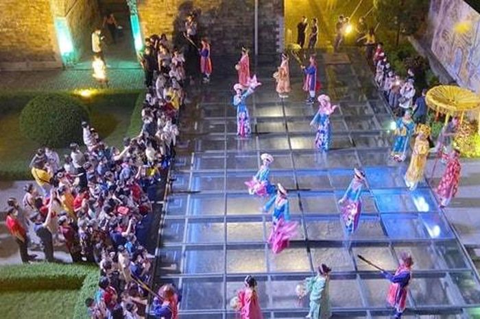 Phát triển văn hóa trở thành nguồn lực nội sinh: Hướng đi bền vững cho Thủ đô - Báo Hà Nội Mới