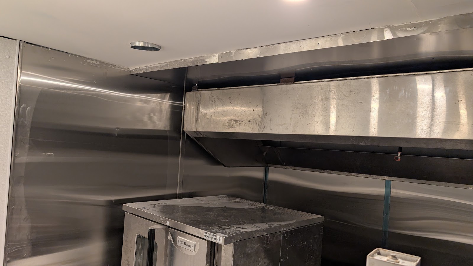 Commercial kitchen exhaust hood