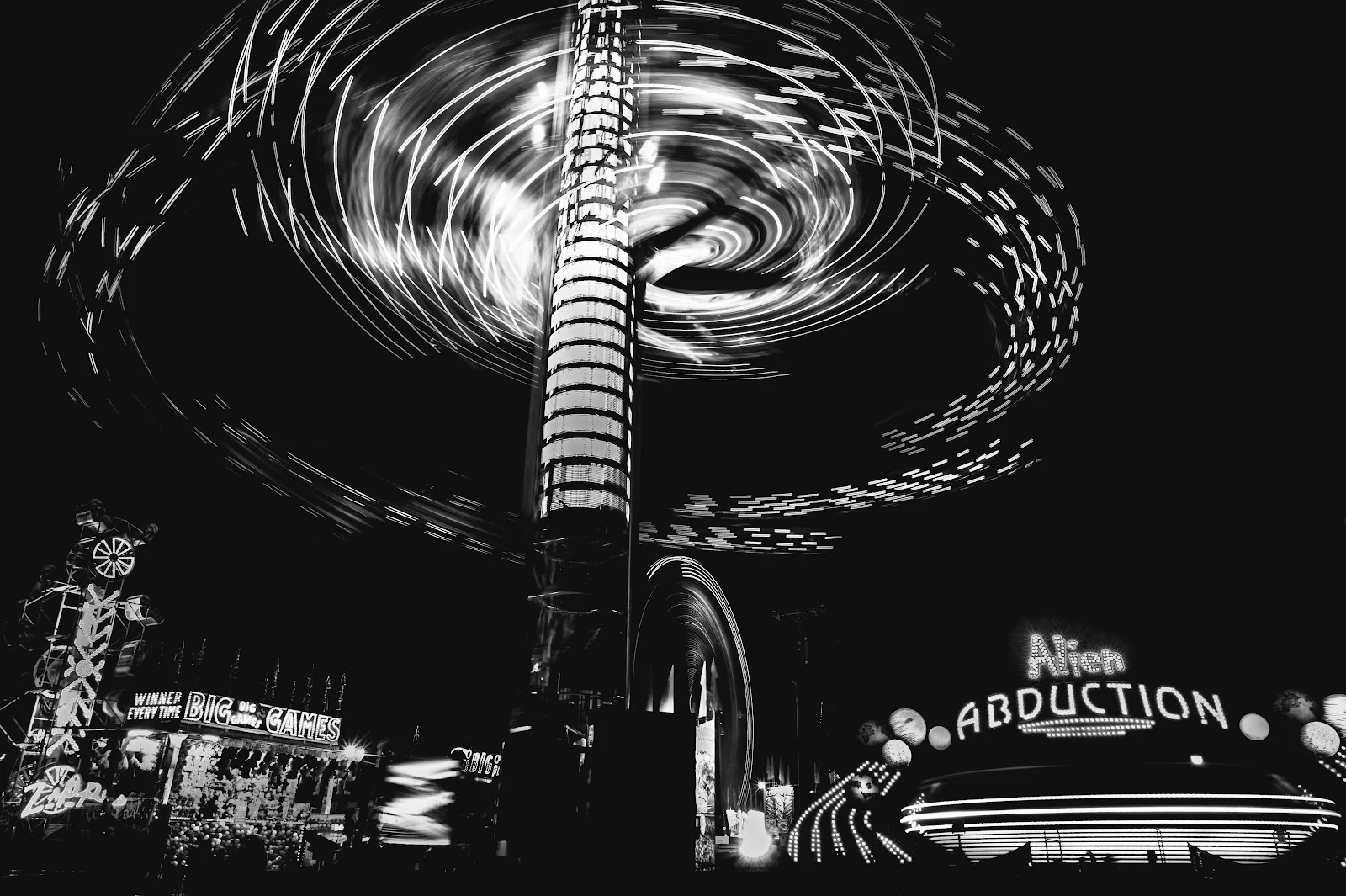 Spinning Carnival Ride At Night - Long Exposure Photography 5K Wallpaper (6048x4024)