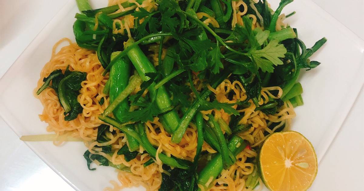 Mì gói xào cải ngồng