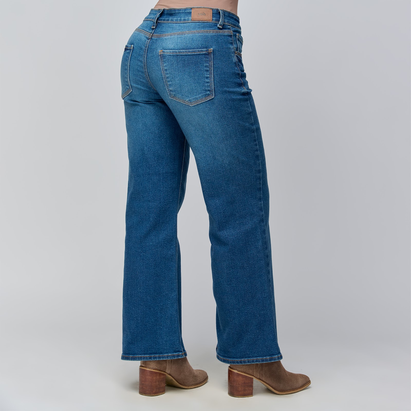 Jean vaquero flare tiro medio en denim licrado, color azul oscuro - Vista 5