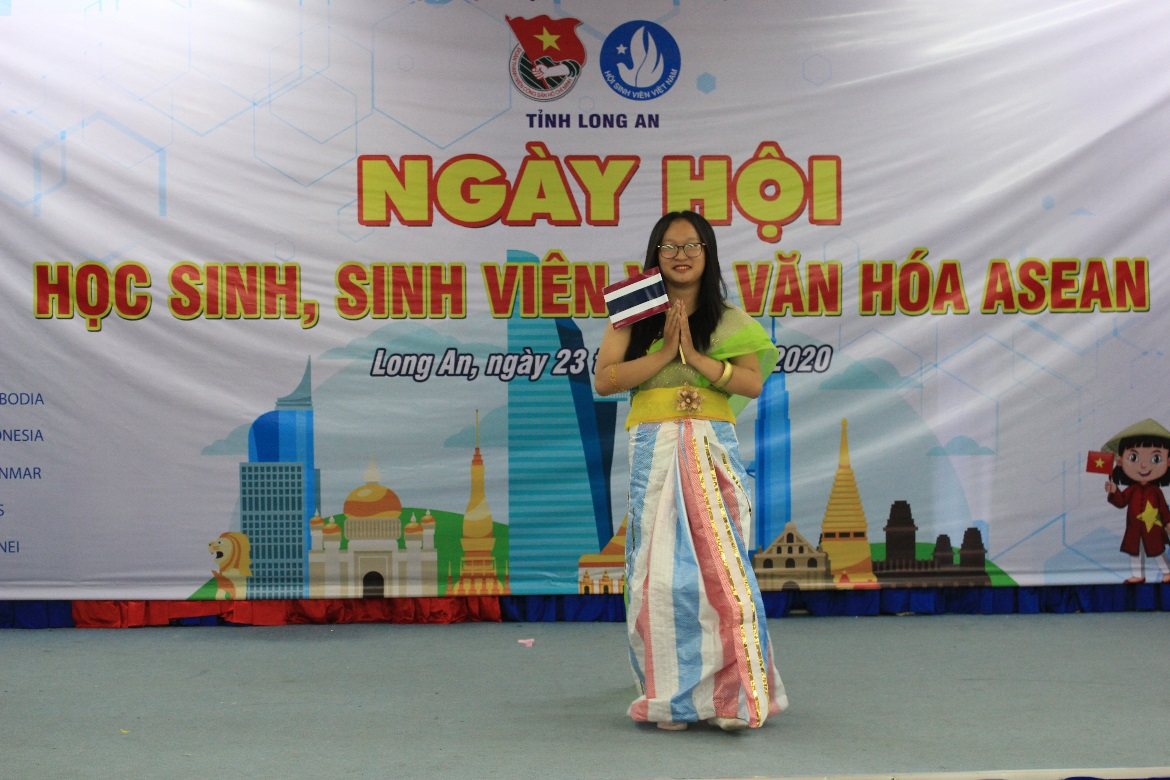 Phong cách Chakkri – trang phục truyền thống dành cho nữ giới Thái Lan