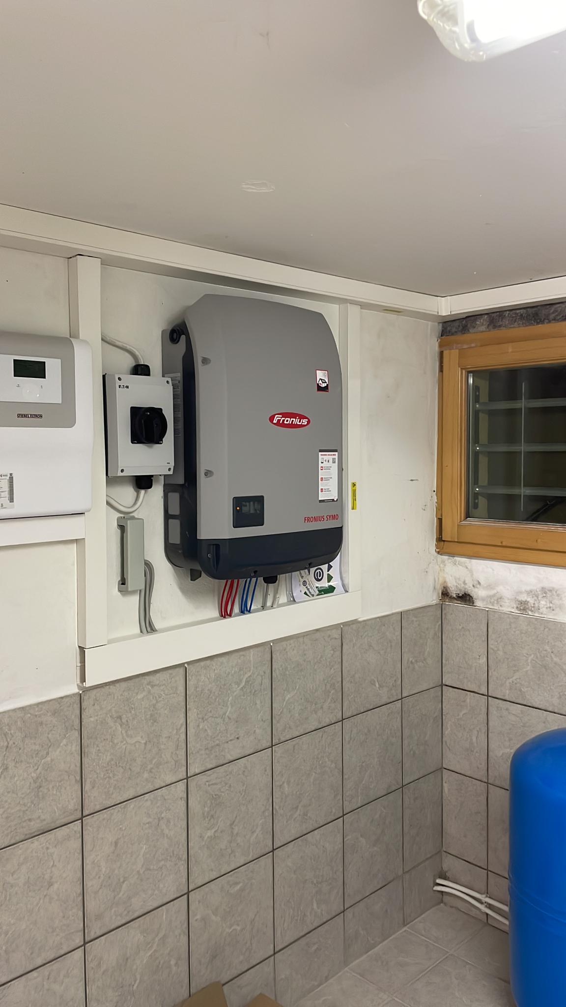 Onduleur photovoltaïque inspecté pour un projet de batterie retrofit Sunergie