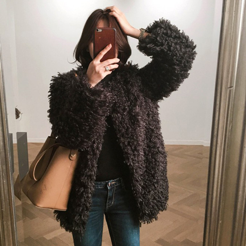 Loose teddy coat made from lamb wool