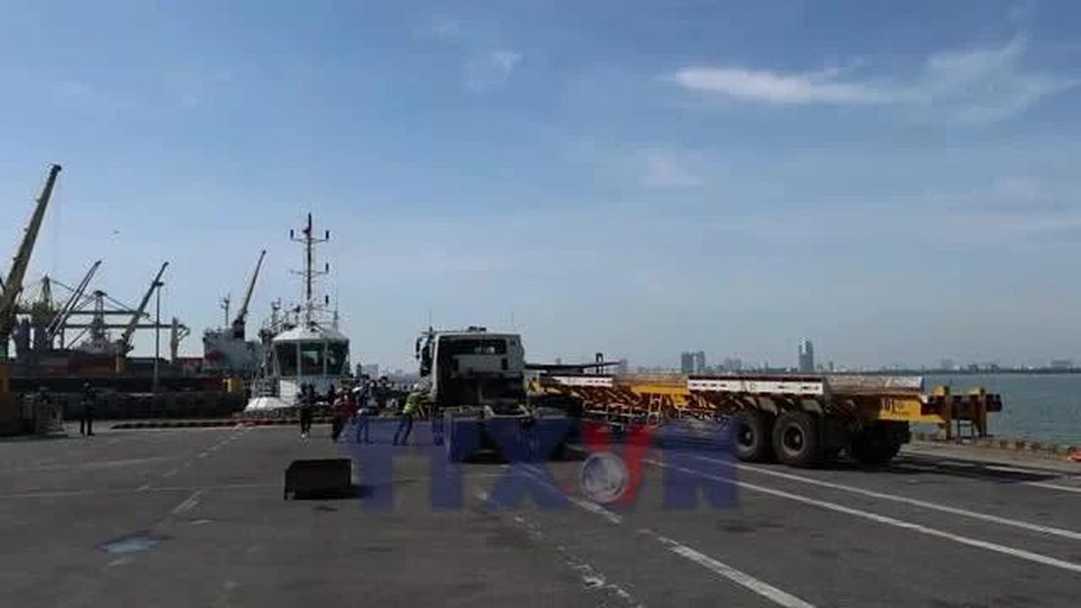 Điều động robot chữa cháy xử lý tình huống cháy pin lithium tại cảng Đà Nẵng - Báo VietnamPlus