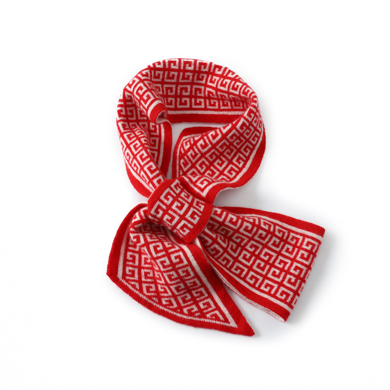 Women's knitted scarf made of 100% merino wool, 14x140 cm