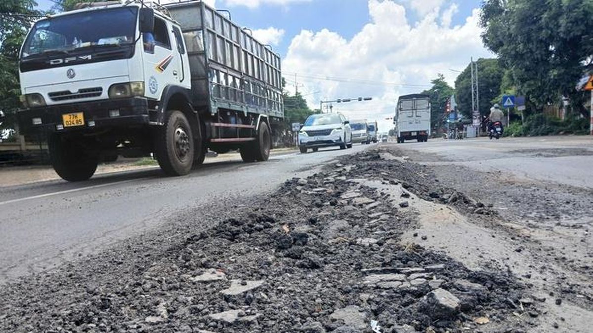 Sau vài trận mưa, quốc lộ 3.600 tỉ đồng lại hư hỏng nặng - Báo Người Lao Động