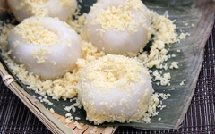 Xong rồi cả nhà ơi! Thưởng thức ngay thôi nào. Chúc các bạn thành công với món bánh giầy nhân mặn này nhé.